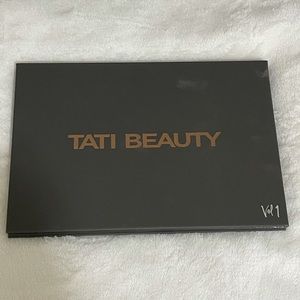 Tati beauty eyeshadow palette